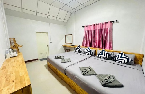 Mok Cham Pae House | Budget-Friendly Stay at Lungwang Guest House for Families