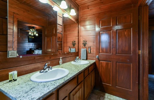 Branson Cedars Cabin | Pet-Friendly Lunker Lodge with Pool and Spa Amenities