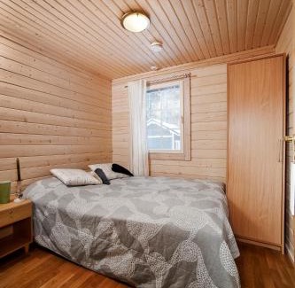 Ahtari House | Discover Luoman Hirvimökit: Pet-Friendly Beach Retreat