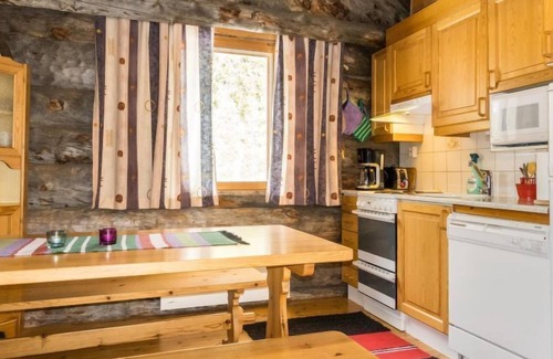 Lampivaara House | Unforgettable Stay at Luostonseita 1 with Lake Views