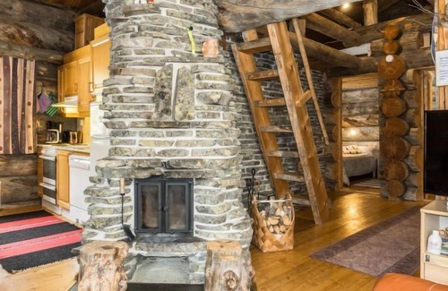 Lampivaara House | Unforgettable Stay at Luostonseita 1 with Lake Views