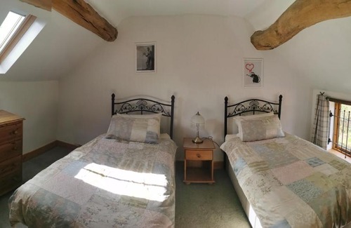 Albrighton House | Elegant Lupin Cottage at Boningale Manor with Breakfast