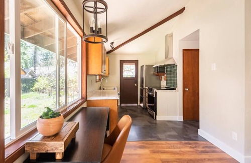 Mount Hood Village House | Inviting Lupine Glen: Pool, Wifi & Cozy Fire Deck Retreat