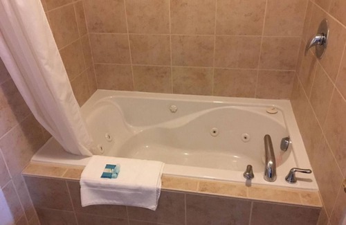 Red Lodge Hotel | Relax at Lupine Inn: Pool, Spa & Family-Friendly Amenities