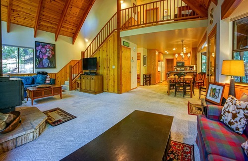 Glencoe Cabin | Discover Lupine Lodge: Steps to Lakemont Pines Lake