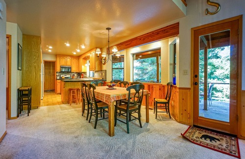 Glencoe Cabin | Discover Lupine Lodge: Steps to Lakemont Pines Lake