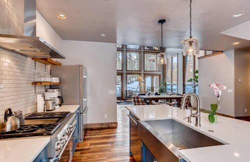 The Reserve House | Experience Lupine Mountain Modern: Chef's Kitchen & Rooftop Hot Tub