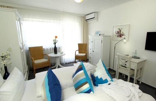 Sipplingen Hotel | Explore Lupinenhotel Bodensee: 4-Star Poolside Retreat