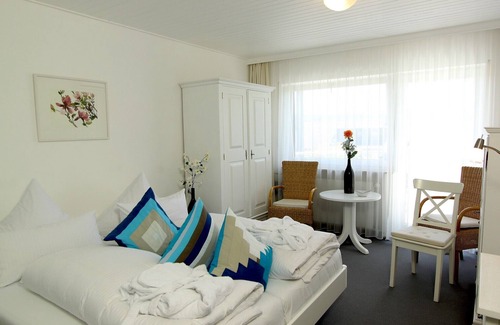 Sipplingen Hotel | Explore Lupinenhotel Bodensee: 4-Star Poolside Retreat
