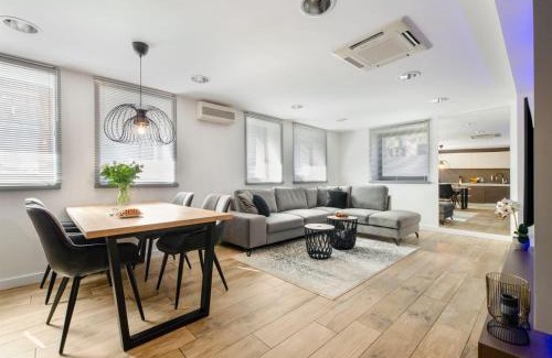 Lodz Apartment | Explore LupoApartments Kosynierów - Family-Friendly Retreat