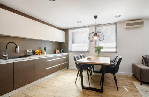 Lodz Apartment | Explore LupoApartments Kosynierów - Family-Friendly Retreat