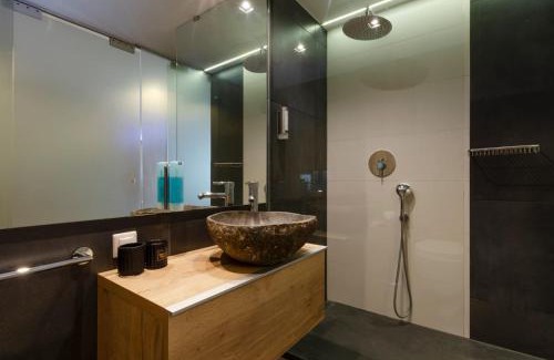 Lodz Apartment | Explore LupoApartments Kosynierów - Family-Friendly Retreat