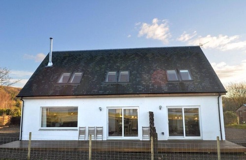 Appin House | Enjoy Family-Friendly Stays at Lurach with Breakfast Included