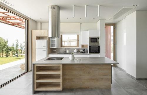 Elia Nikitis Villa | Discover Luria Homes: Beachfront Oasis with Pool & Dining