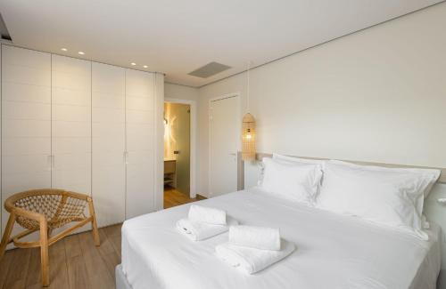 Elia Nikitis Villa | Discover Luria Homes: Beachfront Oasis with Pool & Dining