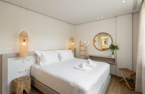 Elia Nikitis Villa | Discover Luria Homes: Beachfront Oasis with Pool & Dining