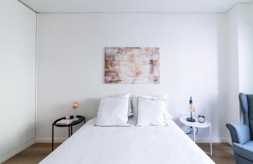 Santo Amaro Apartment | Inviting Lusíadas 53 2ºD - Cozy Two-Bedroom Retreat
