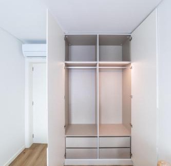 Santo Amaro Apartment | Inviting Lusíadas 53 2ºD - Cozy Two-Bedroom Retreat