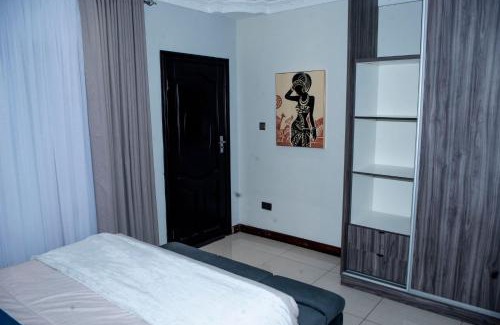 Lusaka Apartment | Stylish London Flat - Lapaz Apartments with Family-Friendly Perks