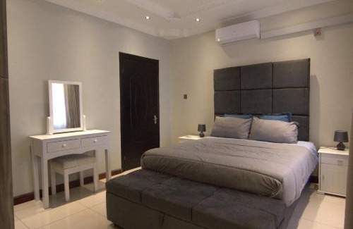 Lusaka Apartment | Stylish London Flat - Lapaz Apartments with Family-Friendly Perks