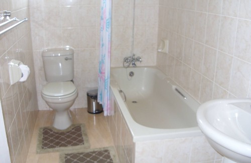 Lusaka House | Comfortable Stay at Lusaka Mosi-O-Tunya Executive Lodge