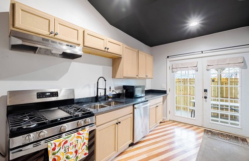 Wyandotte House | Pet-Friendly 3BD Renovated Retreat in Prime Location