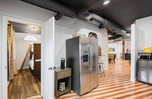 Wyandotte House | Pet-Friendly 3BD Renovated Retreat in Prime Location
