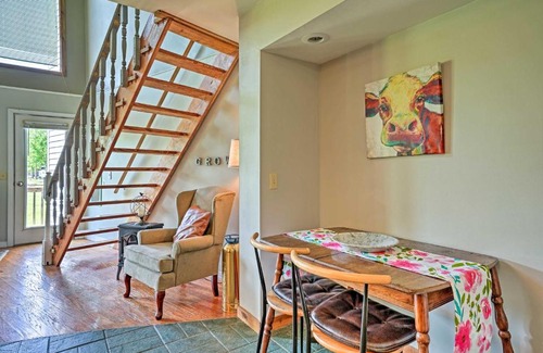 Wildwood Apartment | Inviting Condo with Deck and On-Site Hang Gliding Fun!