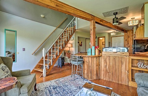 Wildwood Apartment | Inviting Condo with Deck and On-Site Hang Gliding Fun!