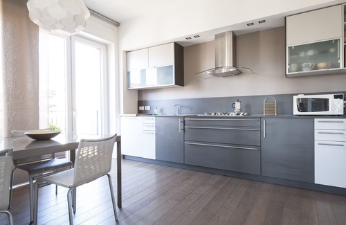 Navigli Apartment | Modern 3-Bedroom Flat with Spa and Breakfast for Families
