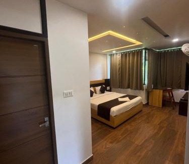 Vayittiri Resort | Guest Rated 10/10: Lush Hills with Pool and Restaurant