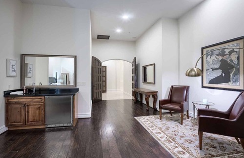 Camelback East House | Outstanding 8-Bedroom Retreat with Pool and Sports Amenities