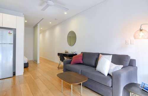 Surry Hills Apartment | Modern Oasis with Pet-Friendly Amenities in Surry Hills