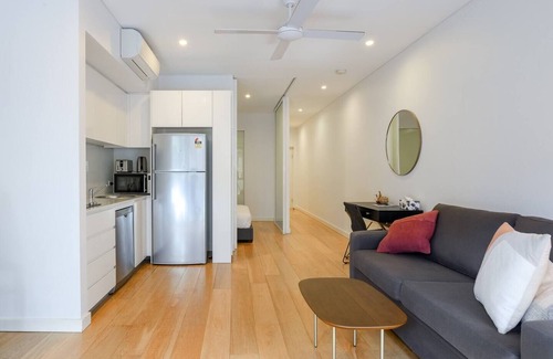 Surry Hills Apartment | Modern Oasis with Pet-Friendly Amenities in Surry Hills