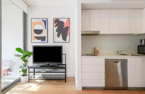 Surry Hills Apartment | Modern Sanctuary with Pet-Friendly Perks in Surry Hills