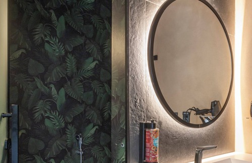 Agua Branca Hotel | Comfortable Stay at Lush Motel Lapa with Breakfast Included