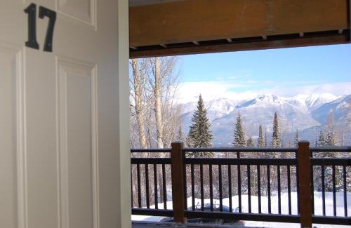 Golden House | Serene Mountain Retreat with Hot Tub & Pet-Friendly Options