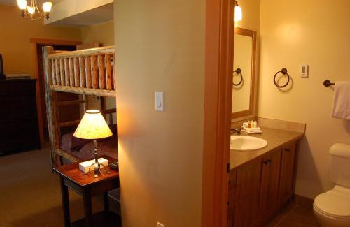 Golden House | Serene Mountain Retreat with Hot Tub & Pet-Friendly Options