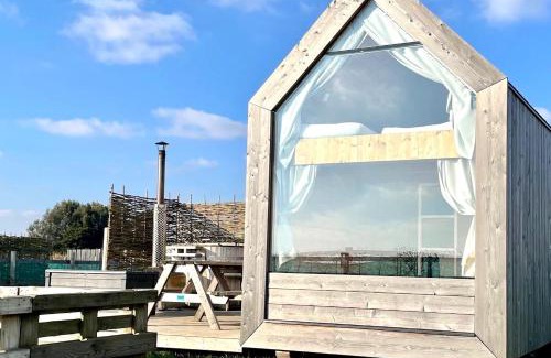 Brightlingsea House | Charming Lushna 3 at Lee Wick Farm: Pet-Friendly Retreat