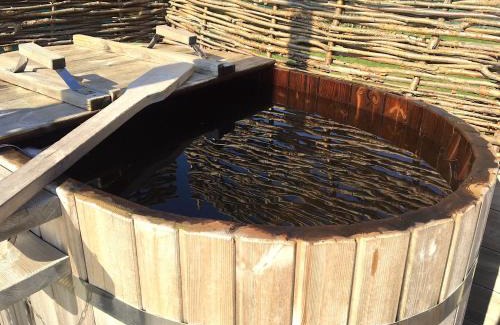 Brightlingsea House | Charming Lushna 3 at Lee Wick Farm: Pet-Friendly Retreat
