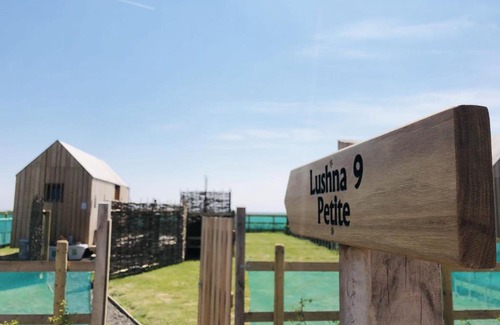 Brightlingsea House | Explore Lushna 7 Petite at Lee Wick Farm Cottages