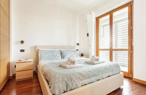 Vigentino Apartment | Elegant Attic with Free Garage Near Duomo & IEO