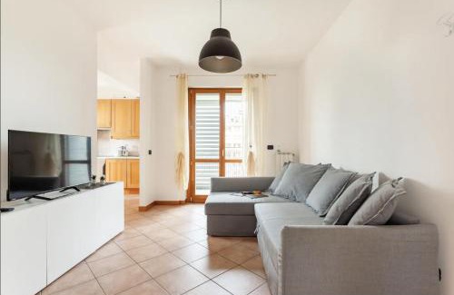Vigentino Apartment | Elegant Attic with Free Garage Near Duomo & IEO