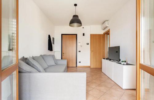 Vigentino Apartment | Elegant Attic with Free Garage Near Duomo & IEO