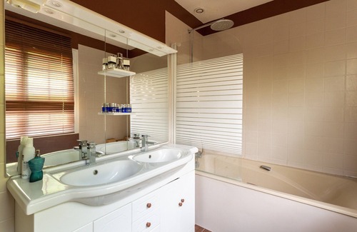 Nogent-sur-Marne House | Beautiful Lutèce Home with Garden Near Paris and Disney