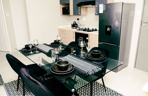 Greater Johannesburg Metropolitan Area Apartment | Discover Luthando Nest: Your Retreat in Midrand, Carlswald