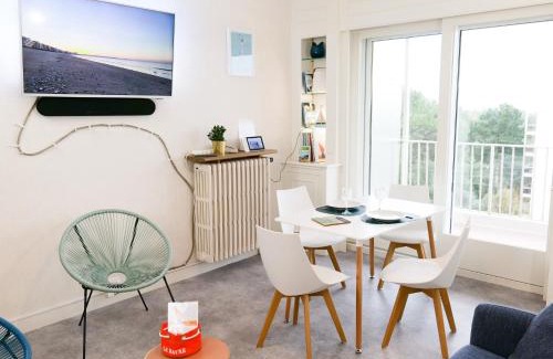 La Baule-Escoublac Apartment | Oceanfront Comfort at Lutin Vue Baie La Baule - Rated 9.2
