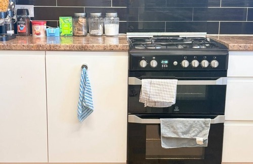 Luton House | Luton Airport Guest House