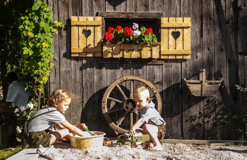 Donnersbach House | Discover Lutzmannhof: Family-Friendly Retreat with Kitchen