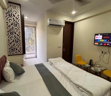 Udyog Vihar Hotel | Luvi Casa- Comfort Stay